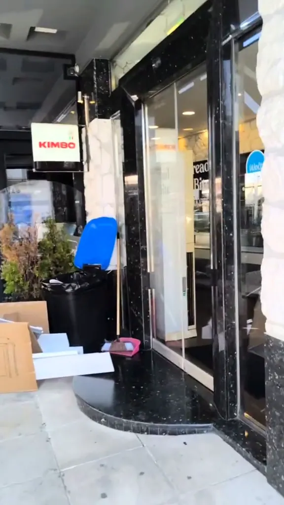 Είσοδος του Bread & Bite Bakery στο Περιστέρι